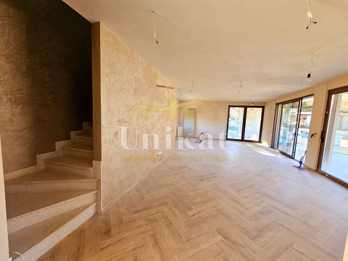 Moderna casa a schiera con piscina e vista sul verde, Poreč